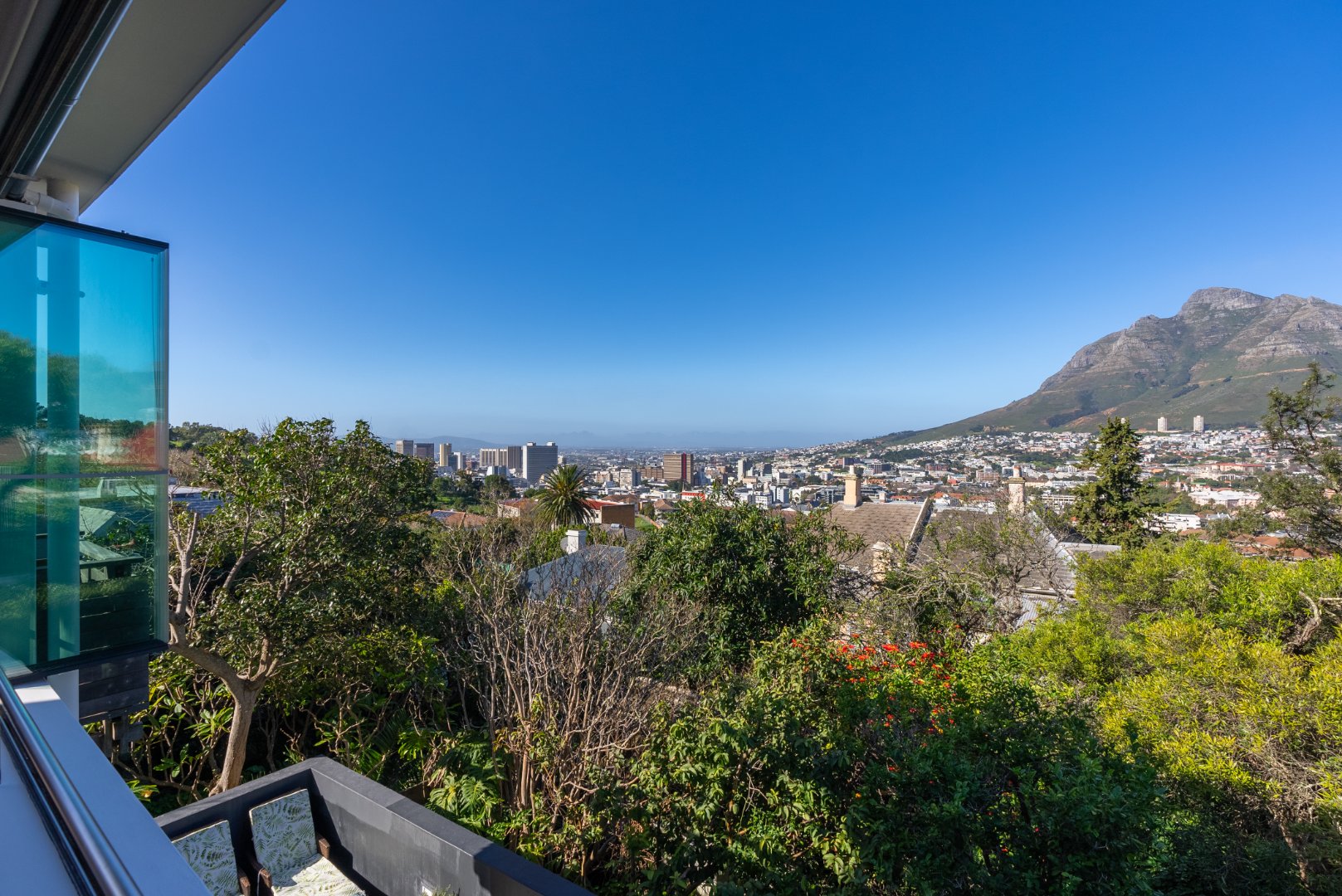 3 Bedroom House For Sale in Tamboerskloof RE/MAX™ of Southern Africa