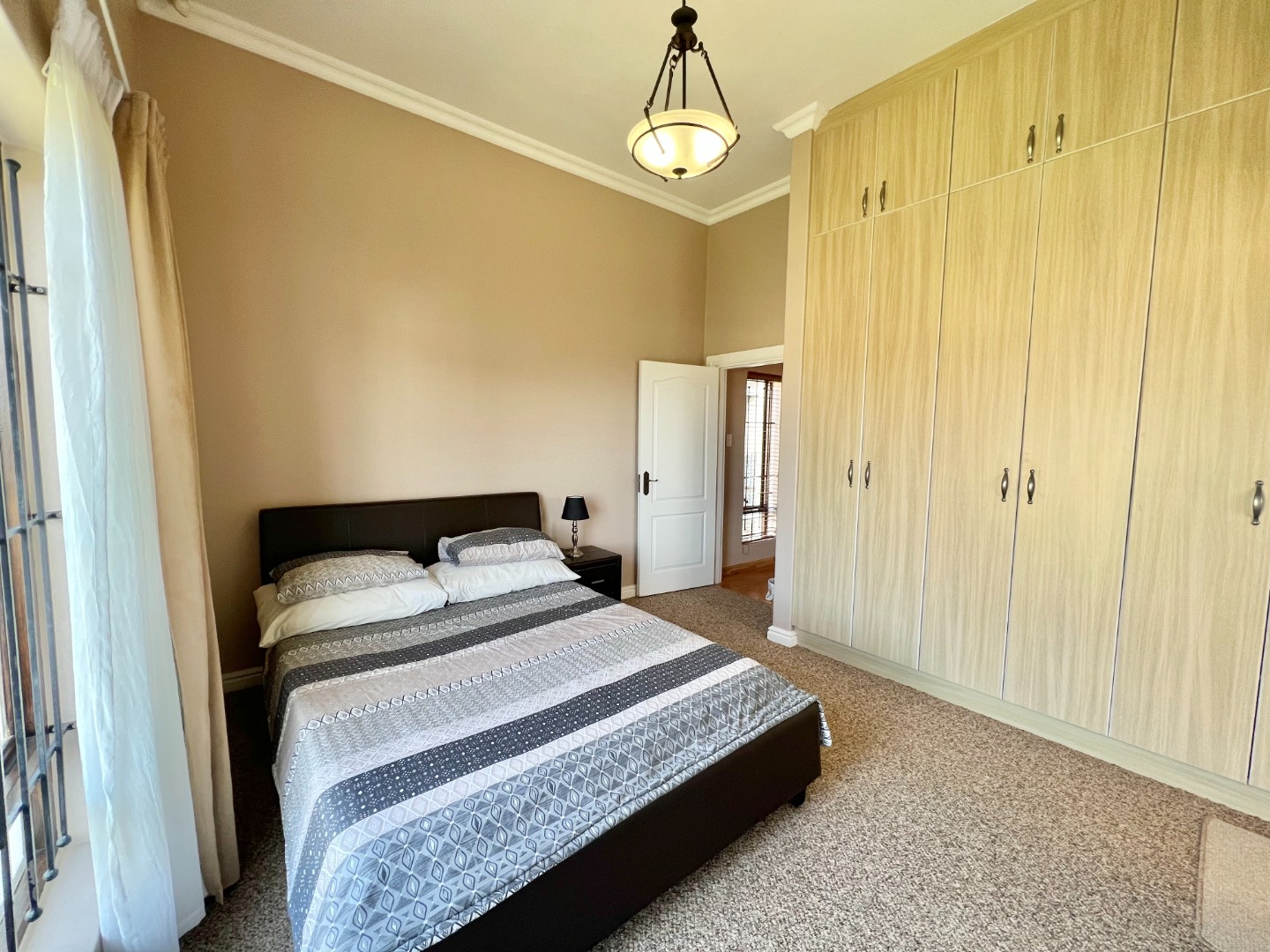 5 Bedroom House For Sale in Beverley Grove RE/MAX™ of Southern Africa