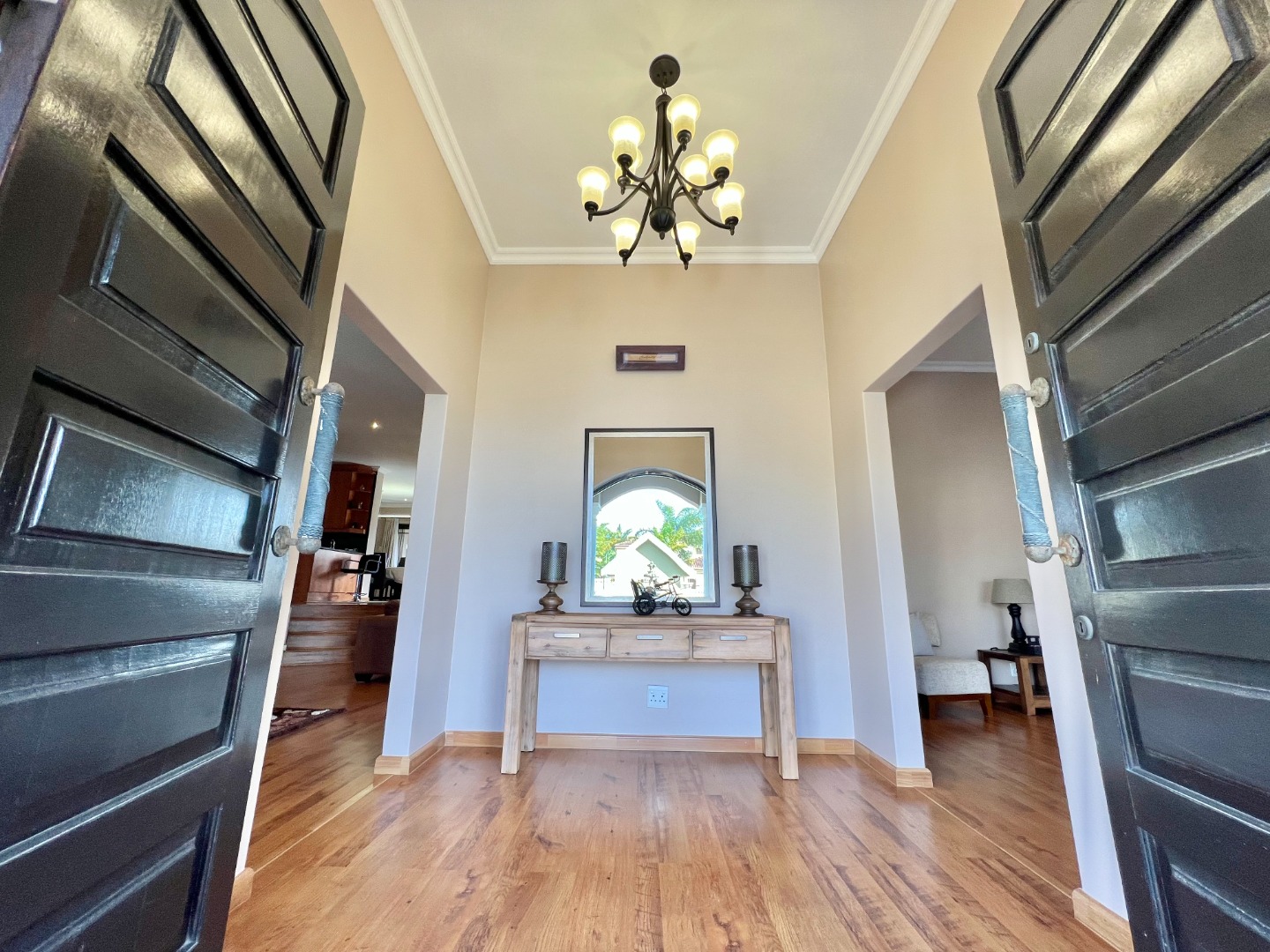 5 Bedroom House For Sale in Beverley Grove RE/MAX™ of Southern Africa