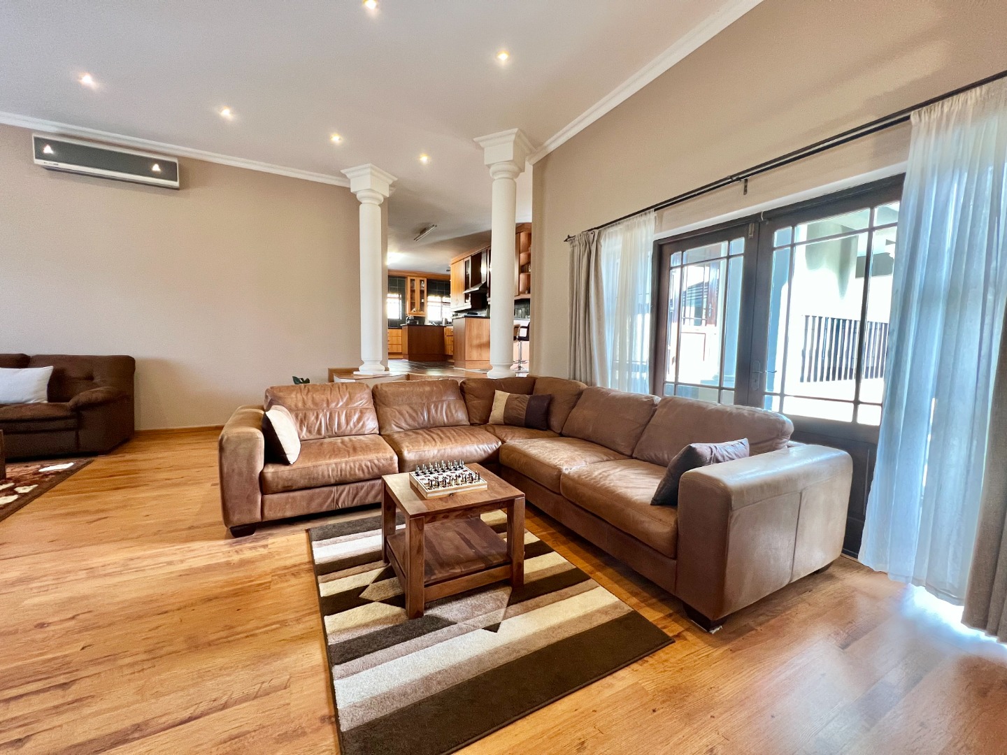 5 Bedroom House For Sale in Beverley Grove RE/MAX™ of Southern Africa