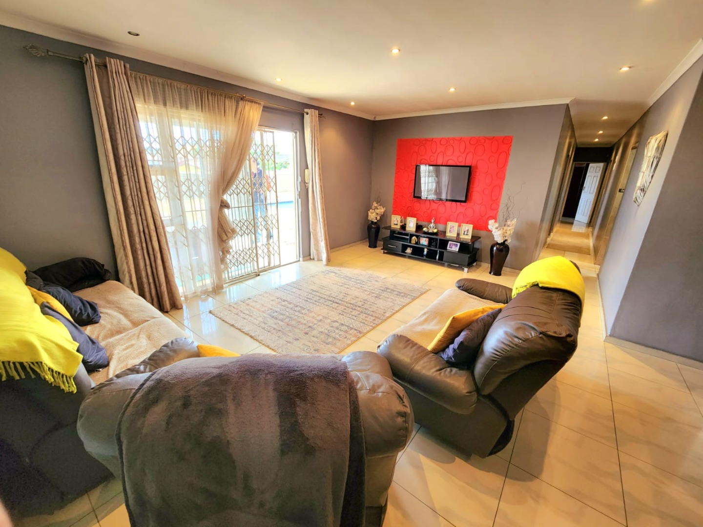 3 Bedroom House For Sale in Sunford RE/MAX™ of Southern Africa