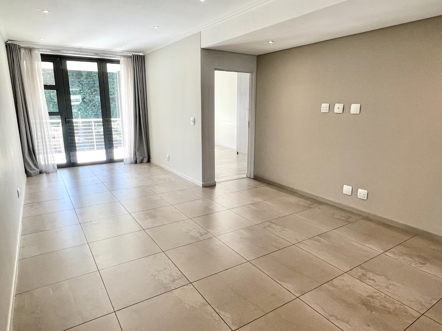 2 Bedroom Apartment / Flat To Rent in Dunkeld West RE/MAX™ of