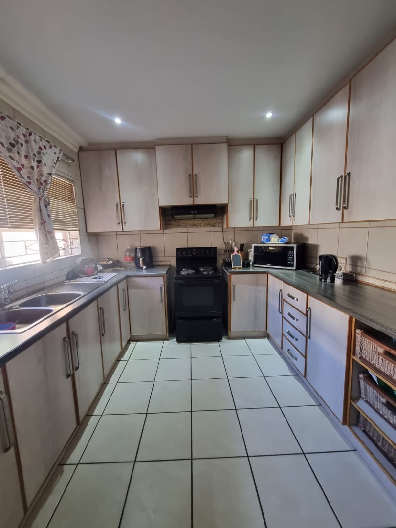 2 Bedroom Townhouse For Sale in Flamingo Park | RE/MAX™ of Southern Africa