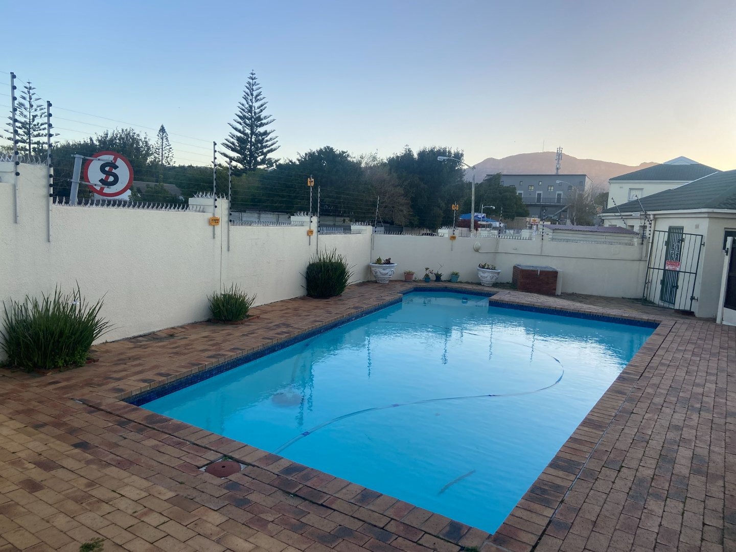 2 Bedroom Apartment / Flat To Rent in Bergvliet RE/MAX™ of Southern