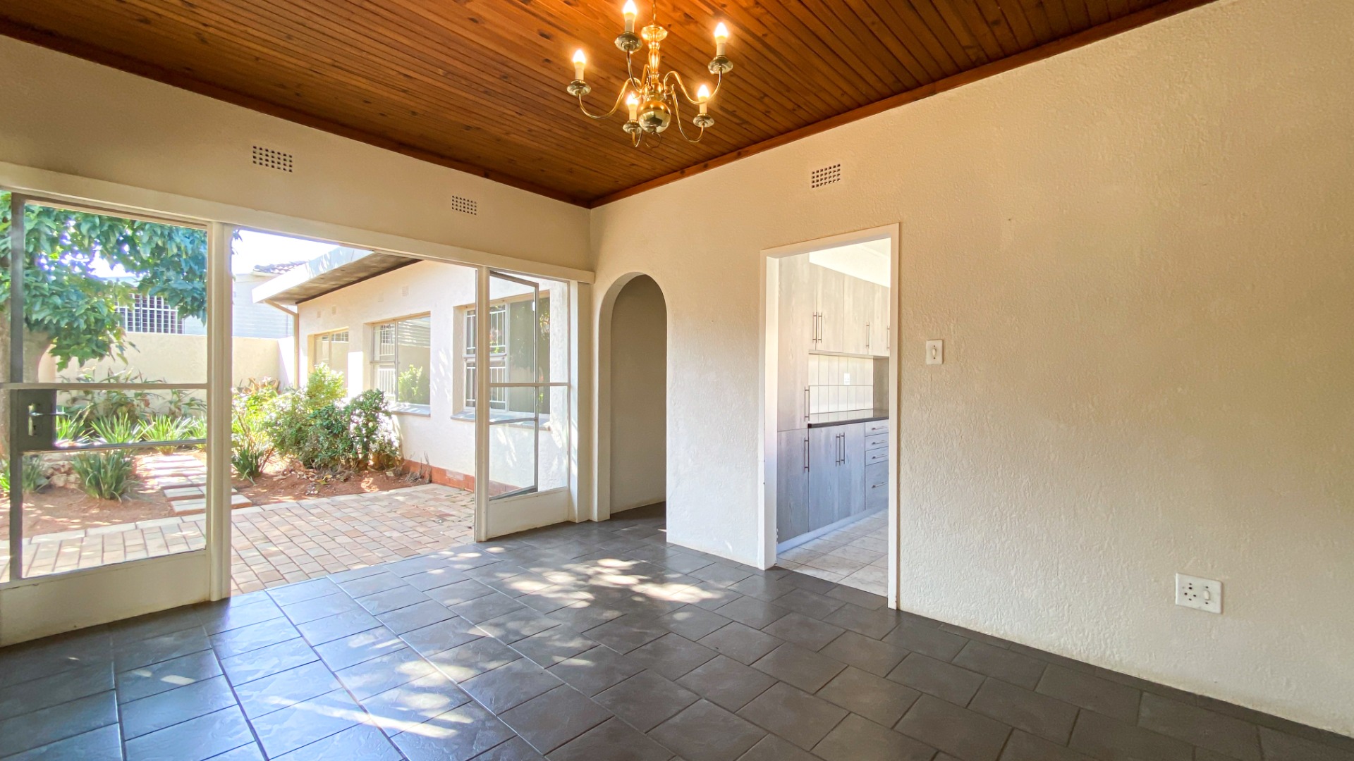 4 Bedroom House For Sale in Linden RE/MAX™ of Southern Africa