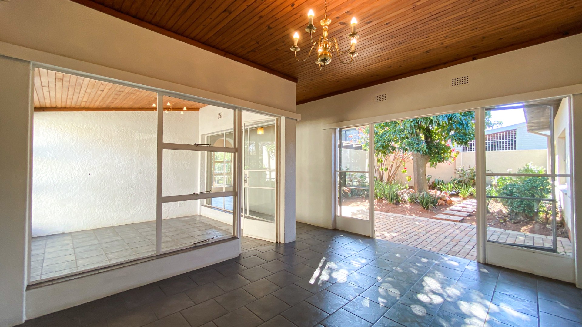 4 Bedroom House For Sale in Linden RE/MAX™ of Southern Africa