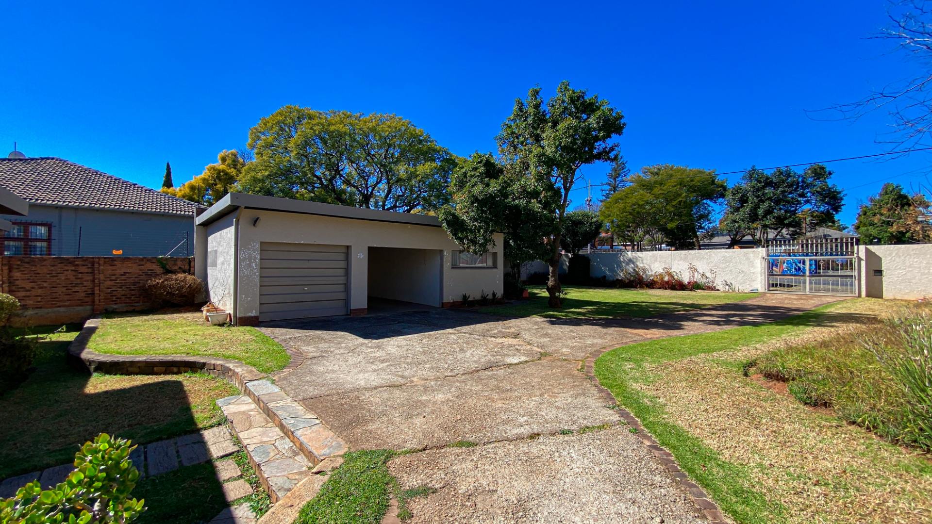 4 Bedroom House For Sale in Linden RE/MAX™ of Southern Africa