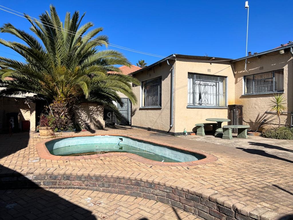 10 Bedroom House For Sale in Hurst Hill RE/MAX™ of Southern Africa