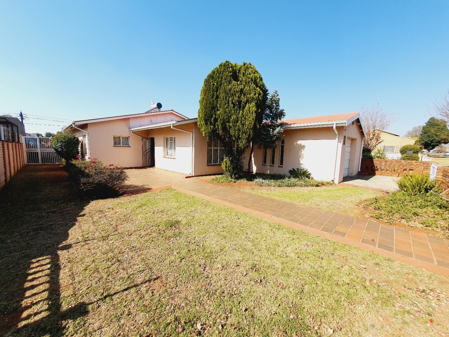 Property for sale in Lenasia Ext 3 RE/MAX™ of Southern Africa