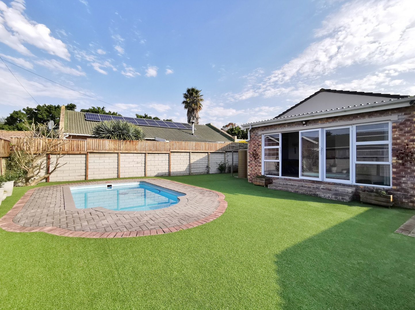 3 Bedroom House For Sale in Charlo RE/MAX™ of Southern Africa