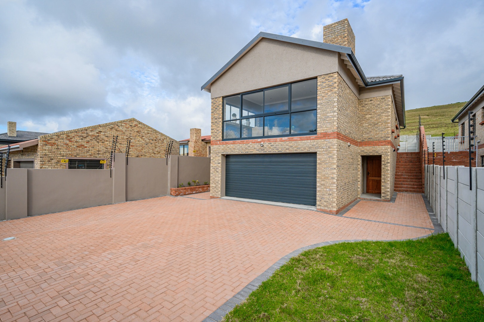 4 Bedroom House For Sale in Kamma Heights RE/MAX™ of Southern Africa