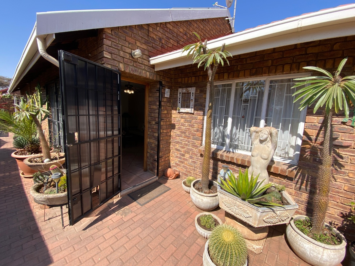 4 Bedroom House For Sale in Lyttelton Manor RE/MAX™ of Southern Africa