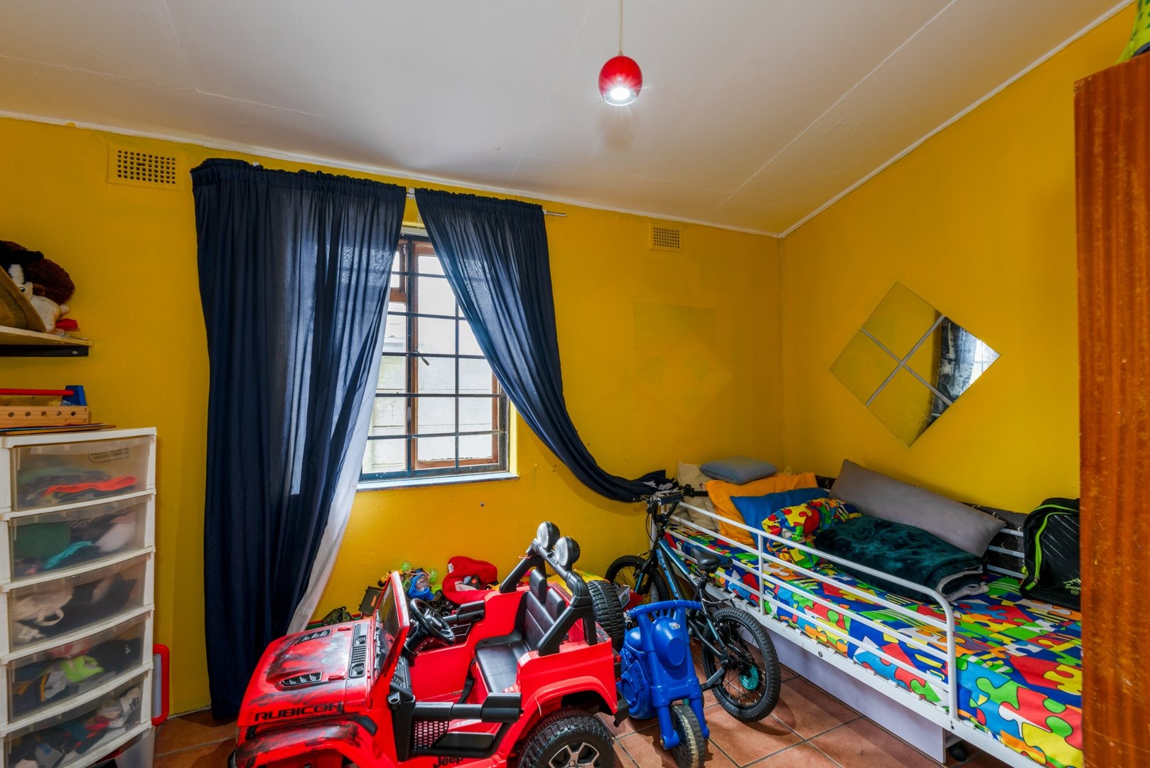 3 Bedroom House For Sale in Grassy Park RE/MAX™ of Southern Africa