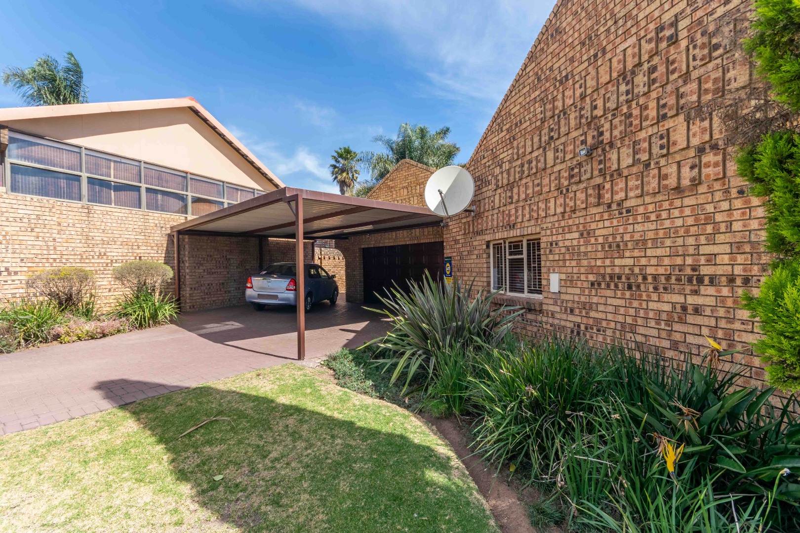 4 Bedroom House For Sale in Aerorand RE/MAX™ of Southern Africa