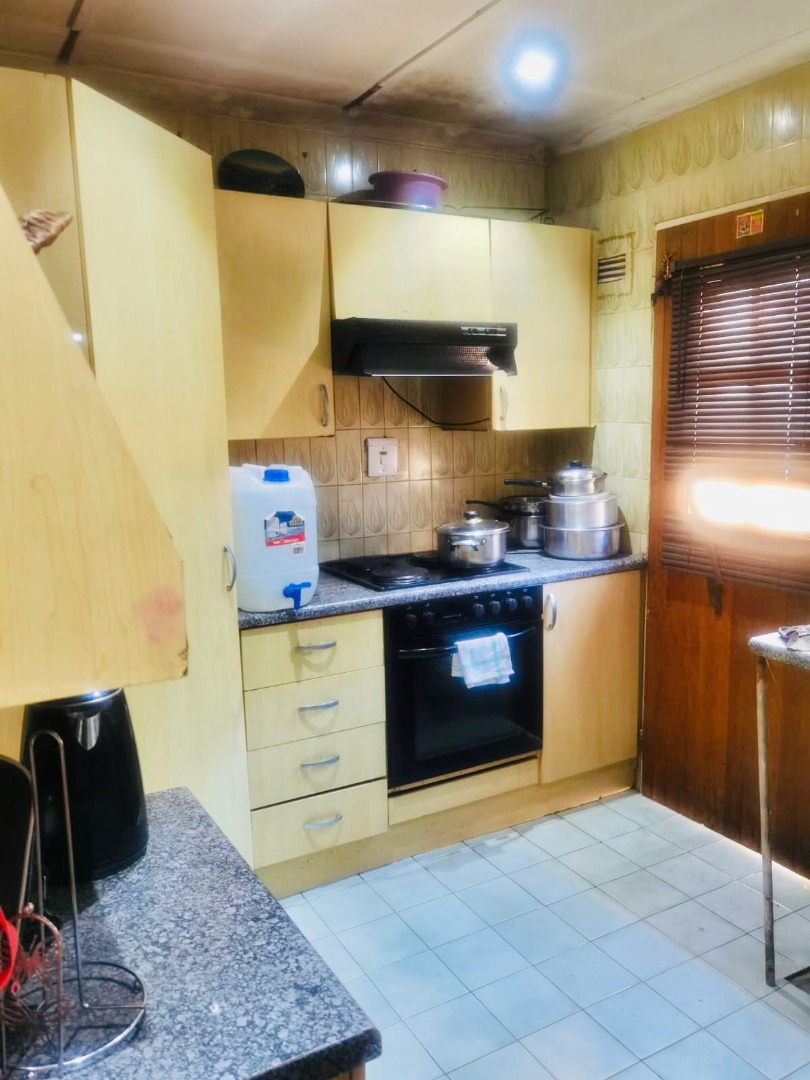 3 Bedroom House For Sale in Woodview RE/MAX™ of Southern Africa