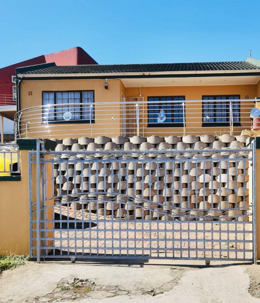 3 Bedroom House For Sale in Woodview RE/MAX™ of Southern Africa
