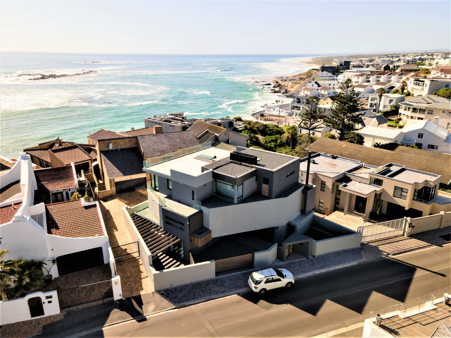 6 Bedroom House For Sale in Bloubergstrand RE/MAX™ of Southern Africa