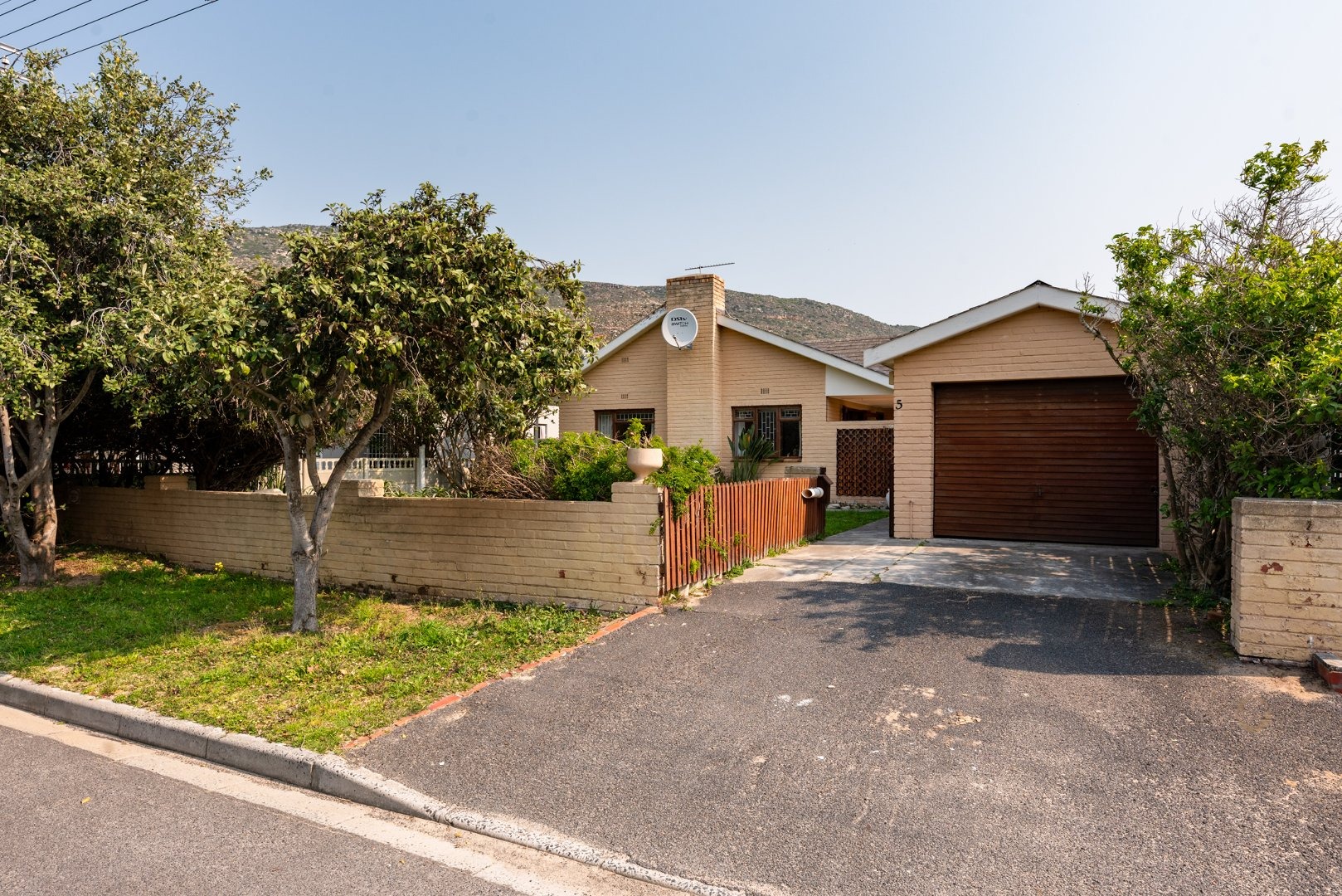 3 Bedroom House For Sale in Fish Hoek RE/MAX™ of Southern Africa