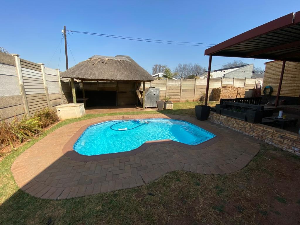 3 Bedroom House For Sale in Vanderbijlpark SW 5 RE/MAX™ of Southern
