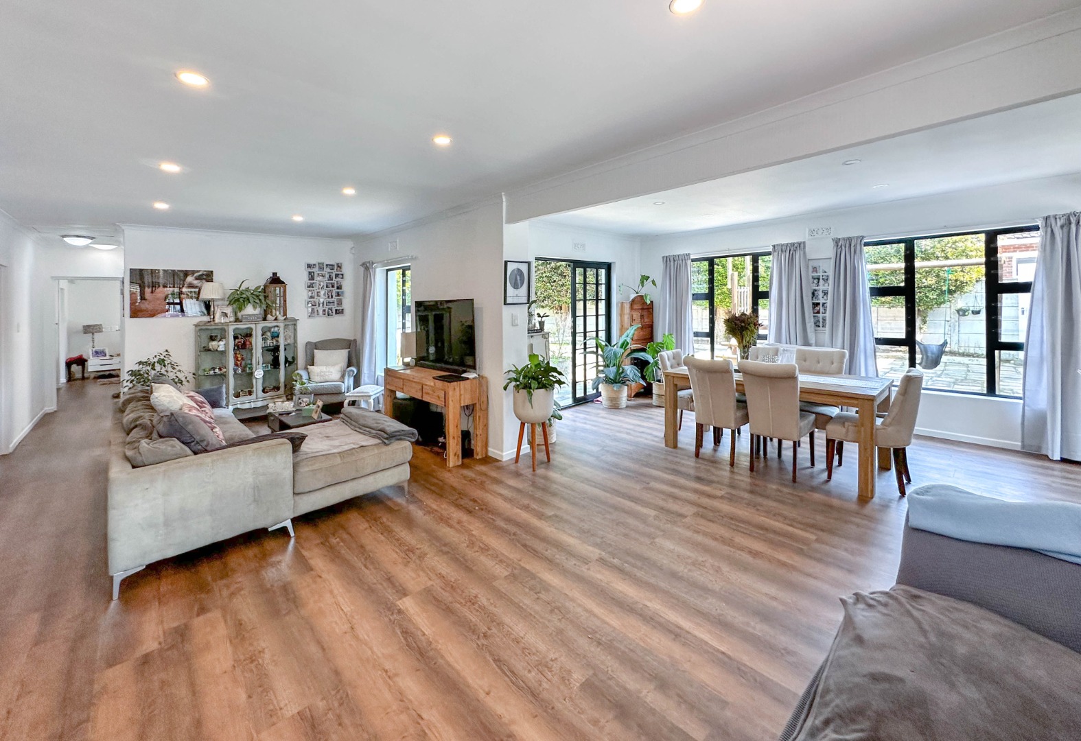 4 Bedroom House For Sale in Tokai RE/MAX™ of Southern Africa