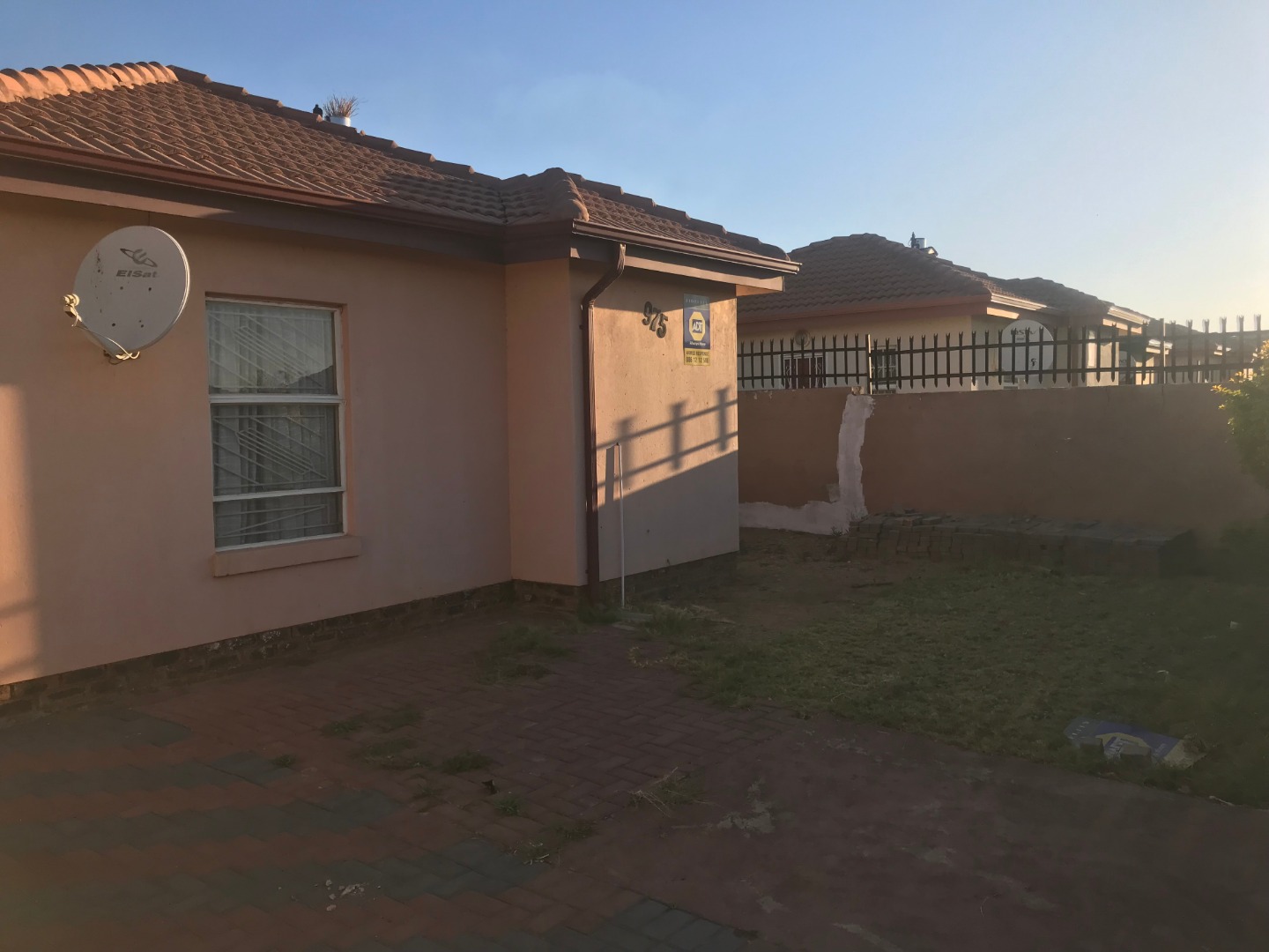2 Bedroom House For Sale in Kirkney RE/MAX™ of Southern Africa