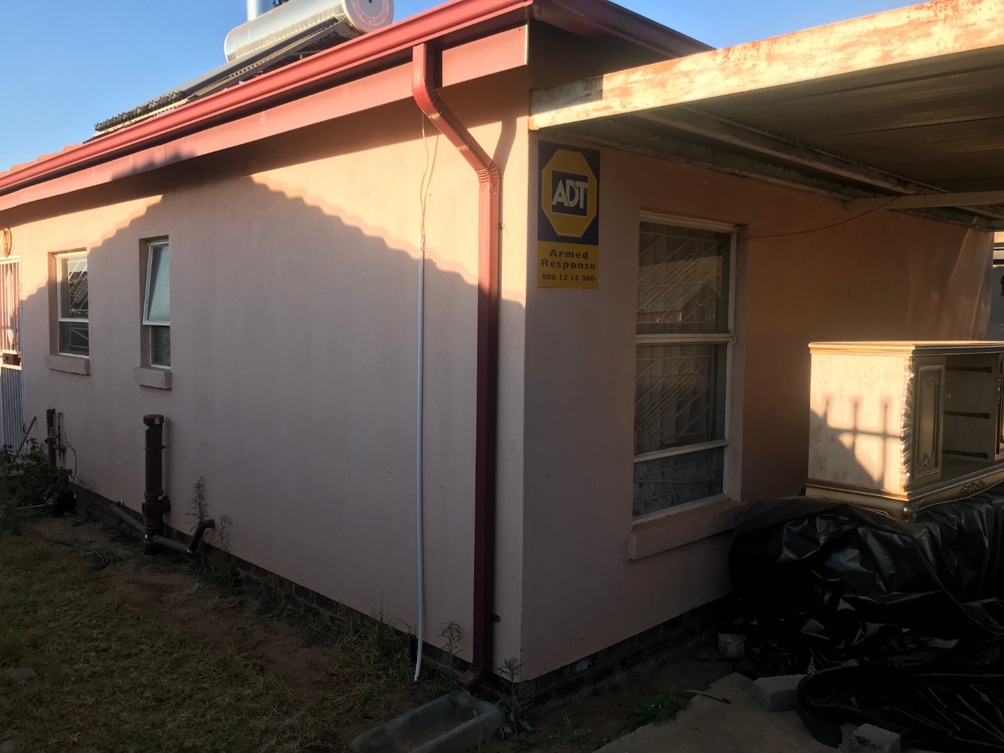 2 Bedroom House For Sale in Kirkney RE/MAX™ of Southern Africa