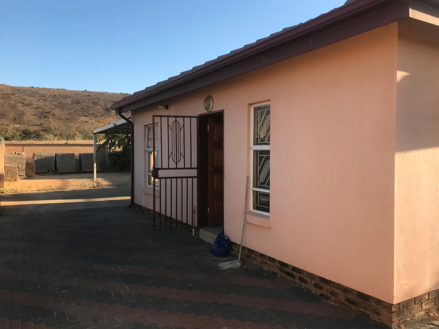 2 Bedroom House For Sale in Kirkney RE/MAX™ of Southern Africa