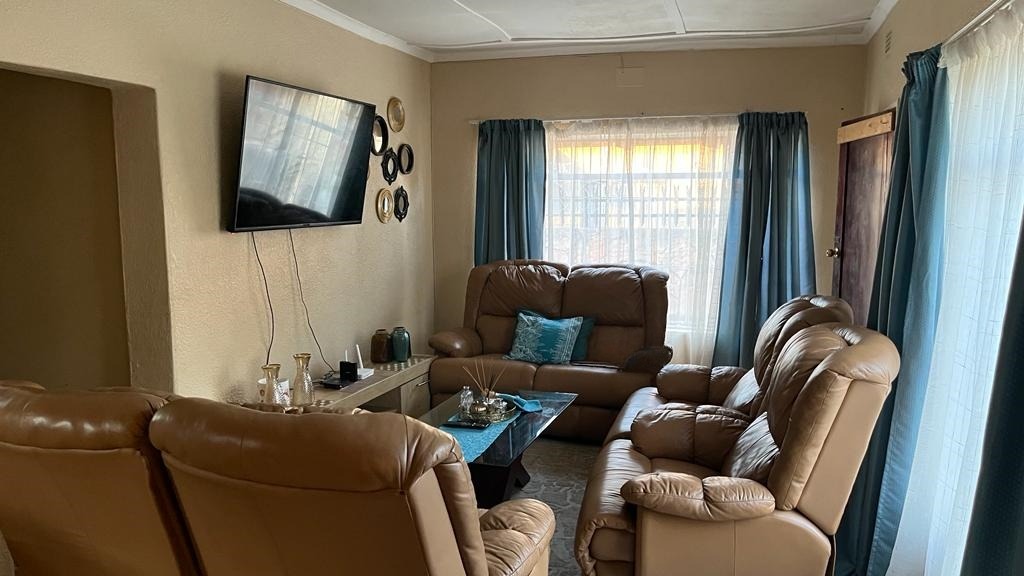 3 Bedroom House For Sale in Rustenburg Central RE/MAX™ of Southern Africa