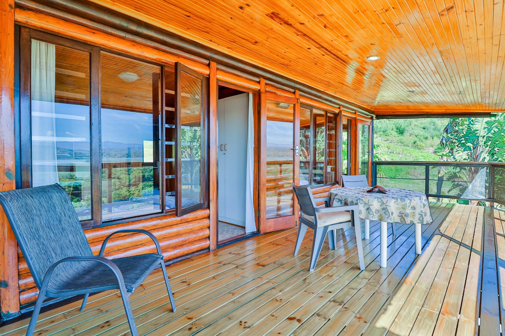 3 Bedroom House For Sale in Brenton On Lake RE/MAX™ of Southern Africa