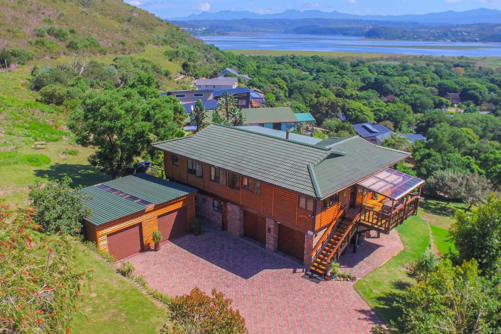 3 Bedroom House For Sale in Brenton On Lake RE/MAX™ of Southern Africa