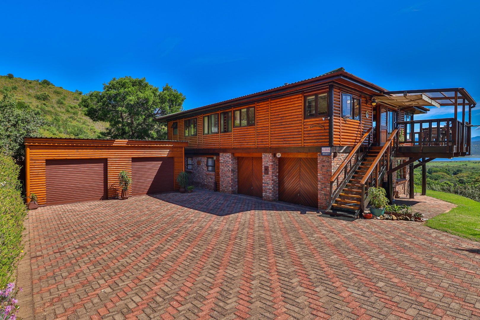 3 Bedroom House For Sale in Brenton On Lake RE/MAX™ of Southern Africa