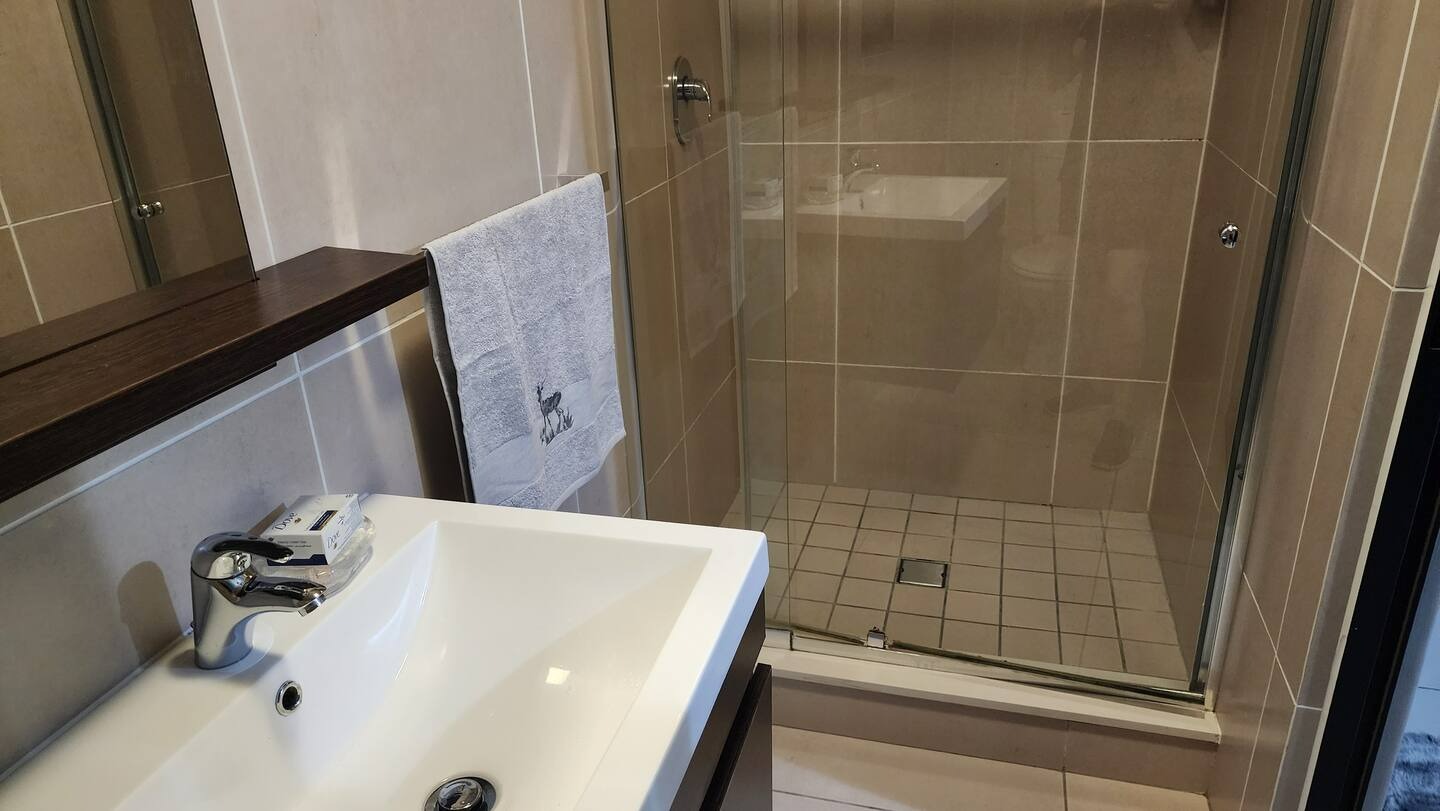 2 Bedroom Apartment / Flat To Rent in De Velde RE/MAX™ of Southern Africa