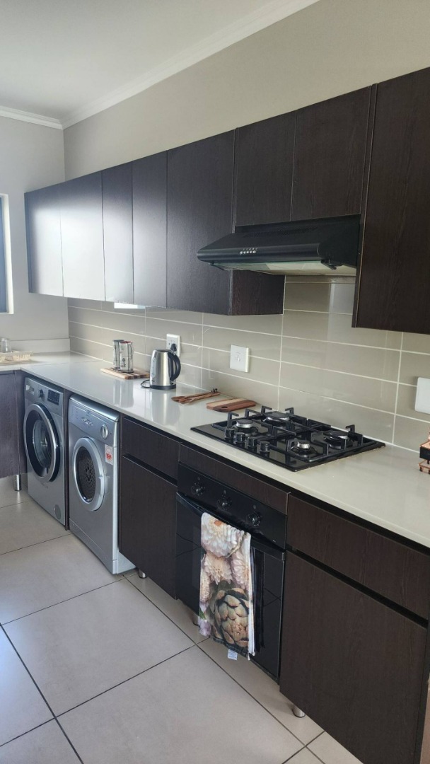 2 Bedroom Apartment / Flat To Rent in De Velde RE/MAX™ of Southern Africa