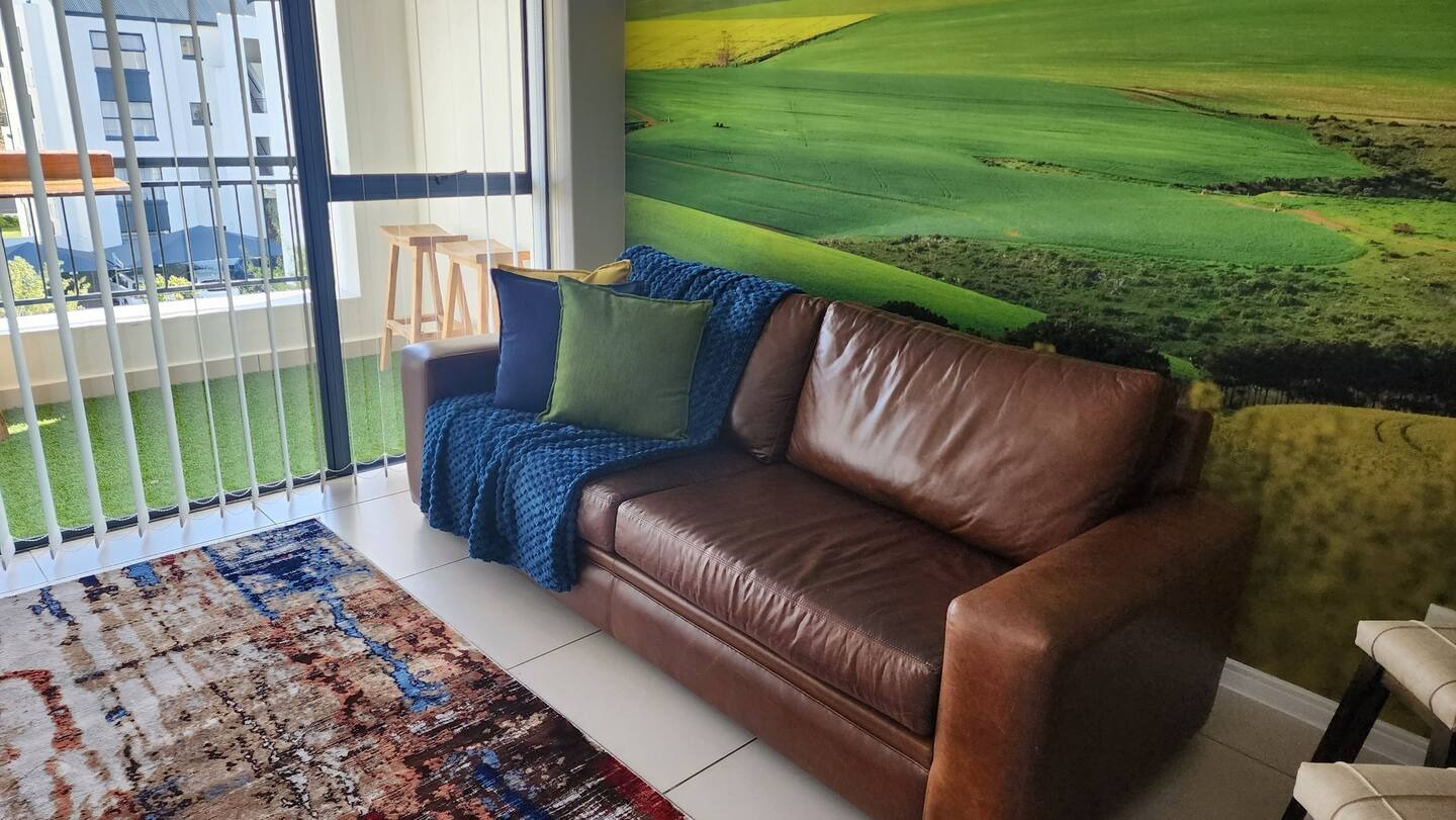 2 Bedroom Apartment / Flat To Rent in De Velde RE/MAX™ of Southern Africa