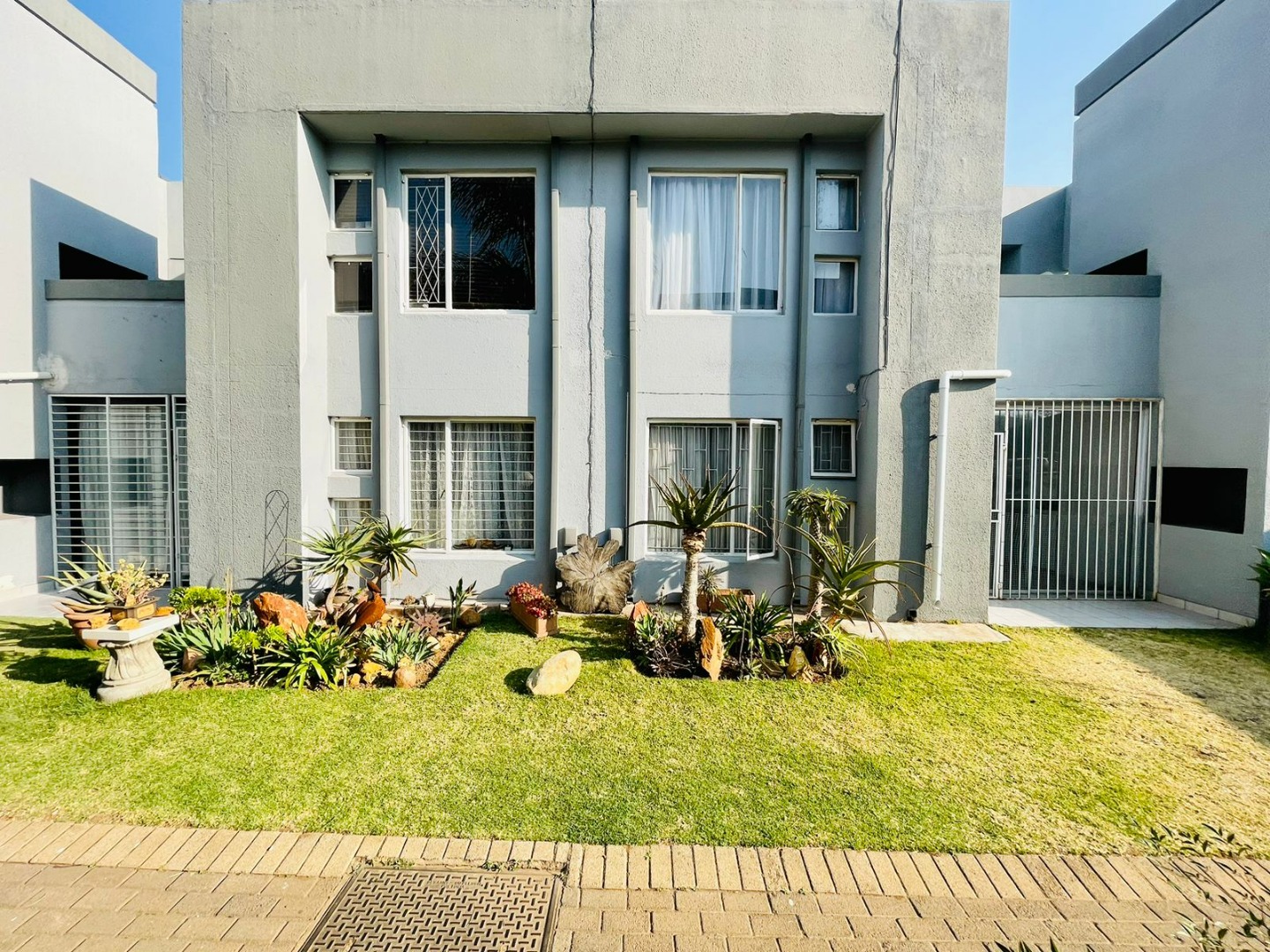 2 Bedroom Townhouse For Sale in Mulbarton RE/MAX™ of Southern Africa