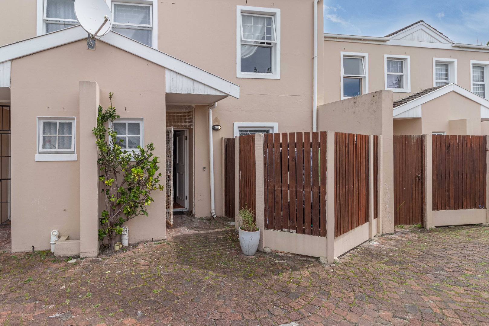 3 Bedroom Townhouse For Sale in Plumstead RE/MAX™ of Southern Africa
