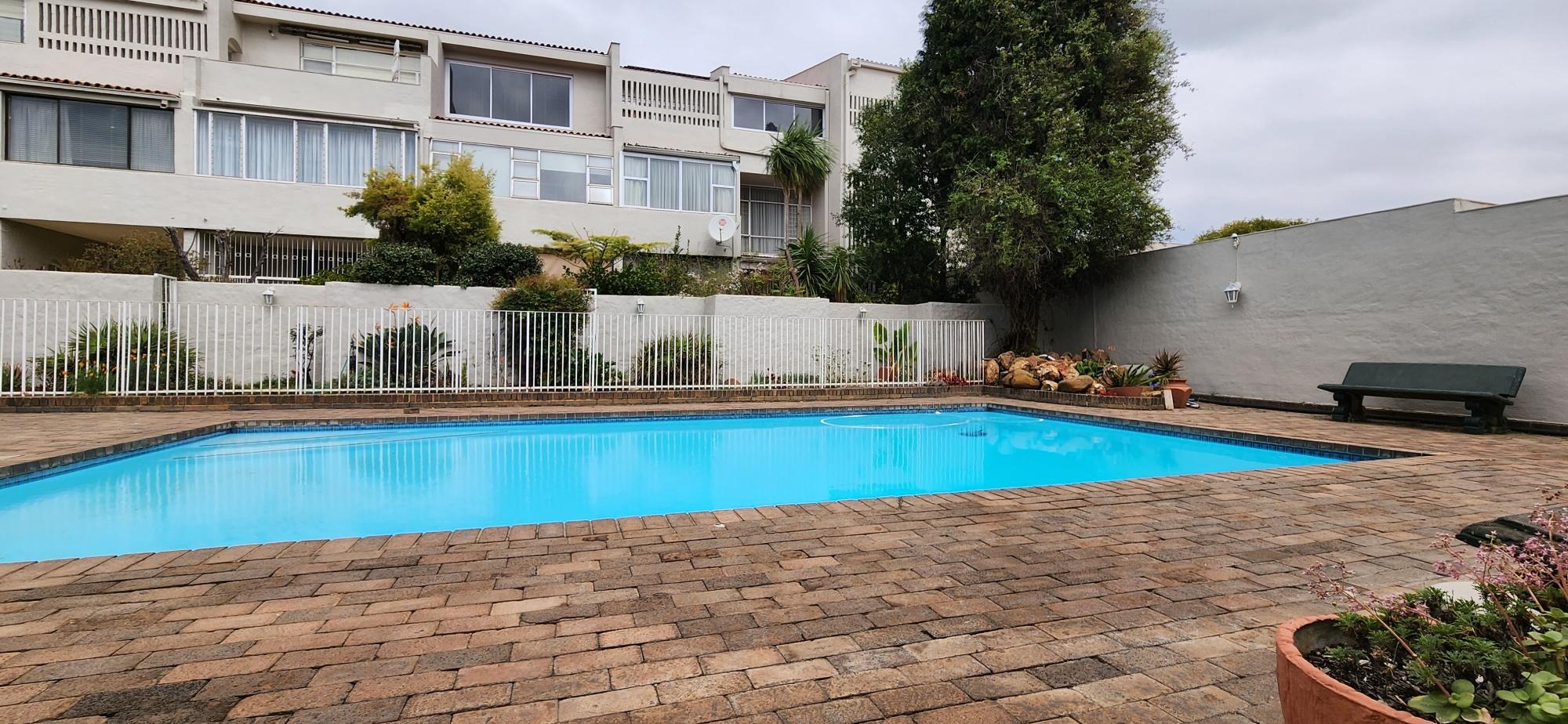 2 Bedroom Townhouse For Sale in St Andrews RE/MAX™ of Southern Africa