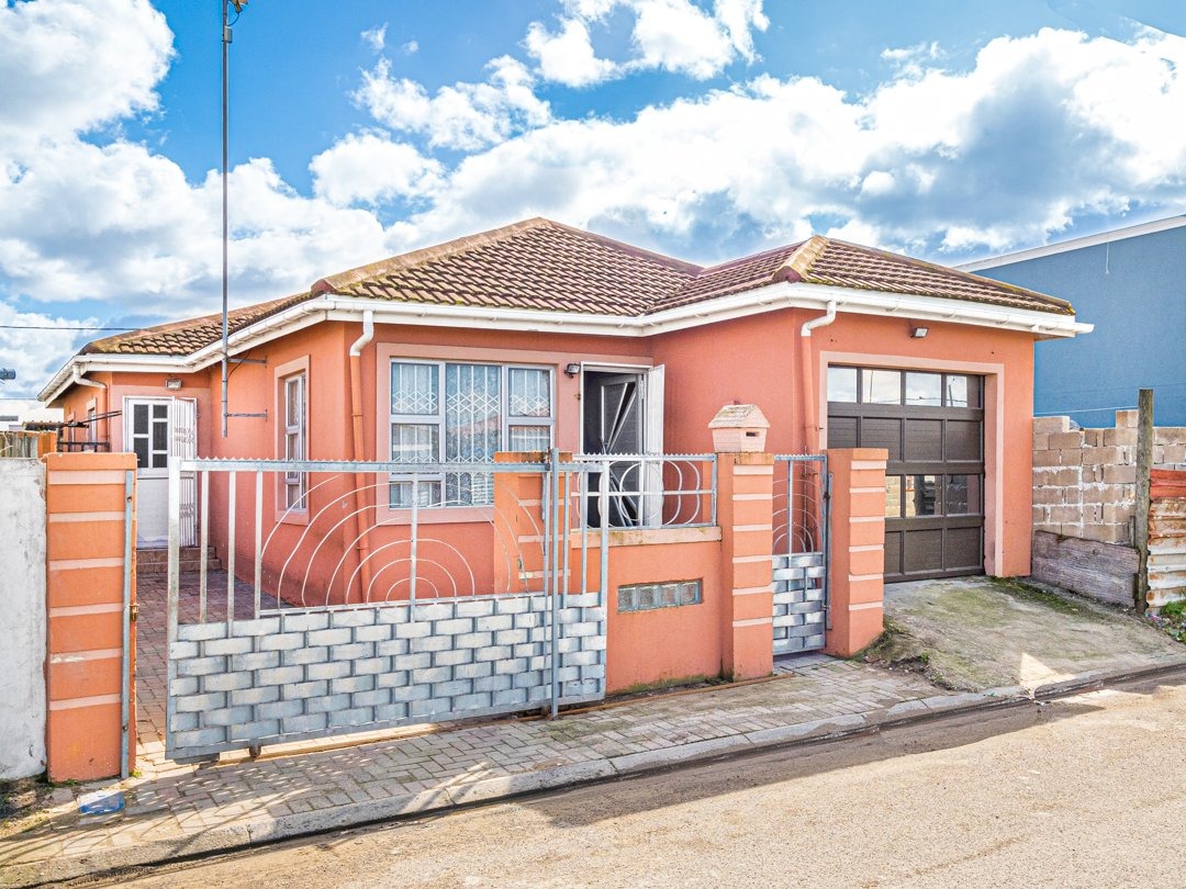 3 Bedroom House For Sale in Philippi RE/MAX™ of Southern Africa