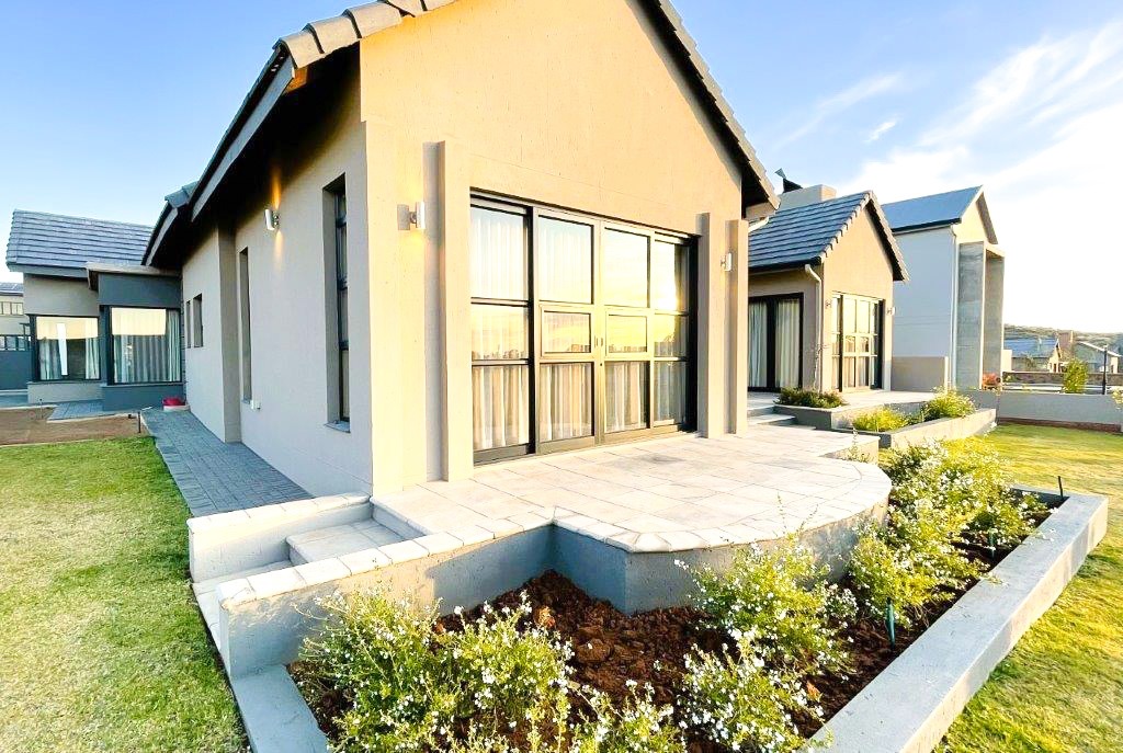 3 Bedroom House For Sale in Woodland Hills Wildlife Estate RE/MAX™ of