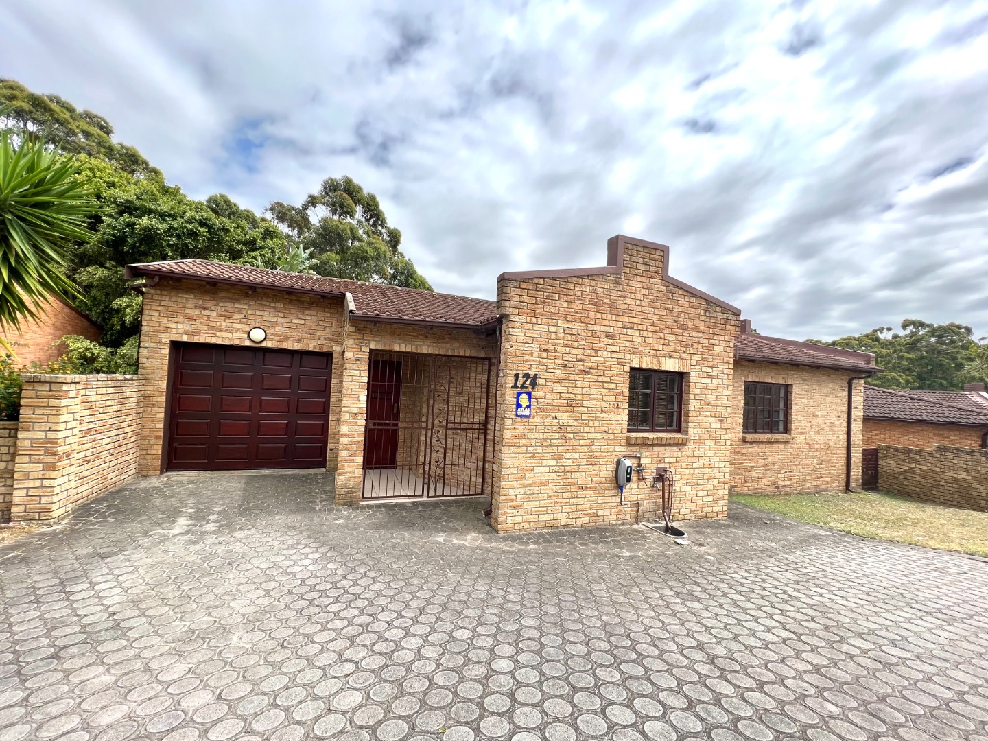 3 Bedroom Townhouse For Sale in Glenroy Park RE/MAX™ of Southern Africa
