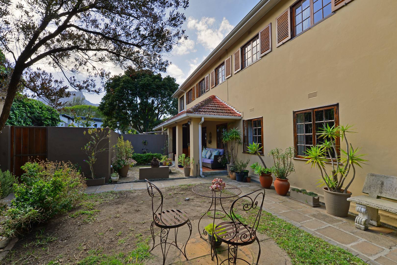 6 Bedroom Townhouse For Sale in Claremont Upper RE/MAX™ of Southern