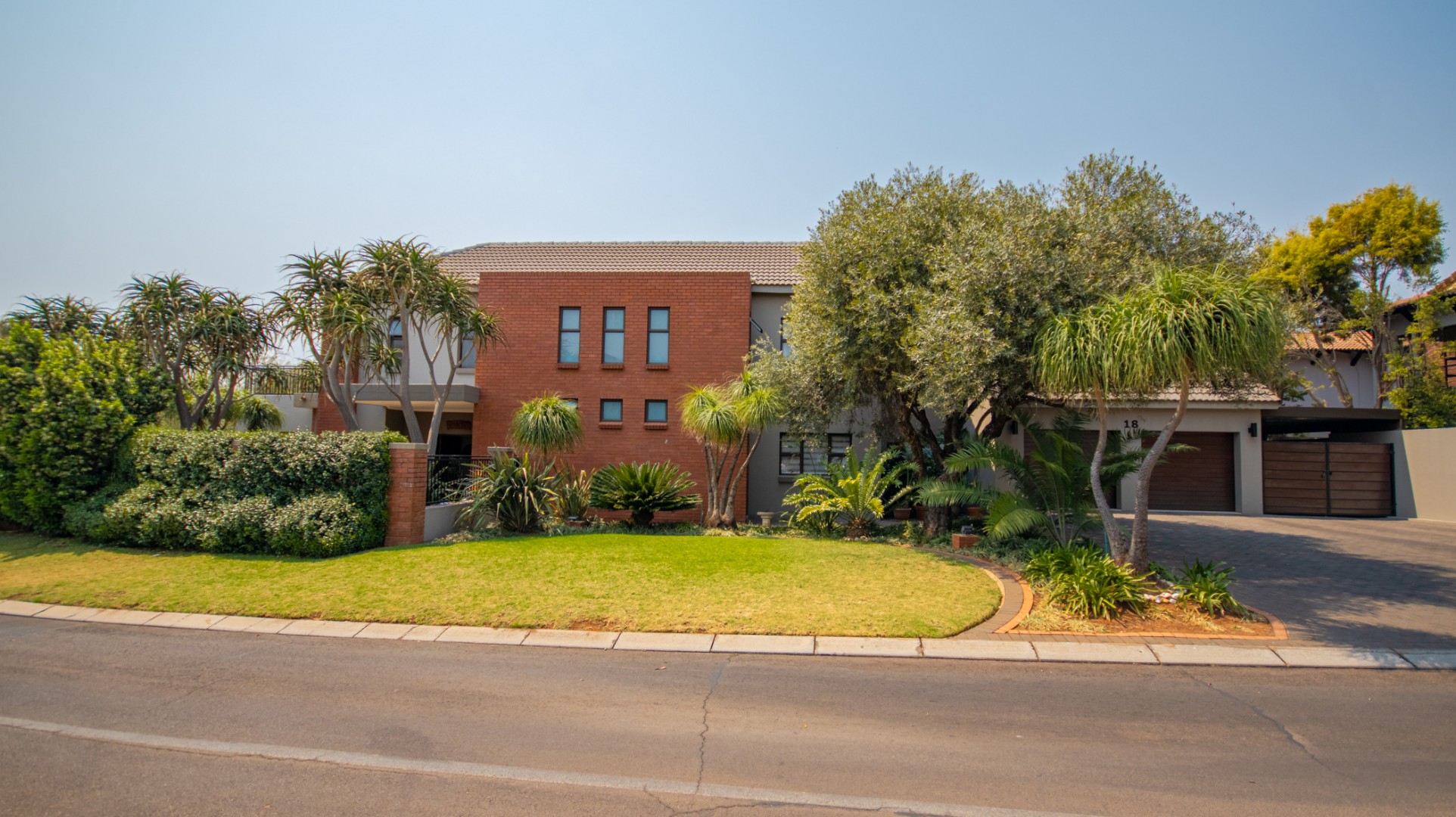 4 Bedroom House For Sale in Eldo Meadows RE/MAX™ of Southern Africa