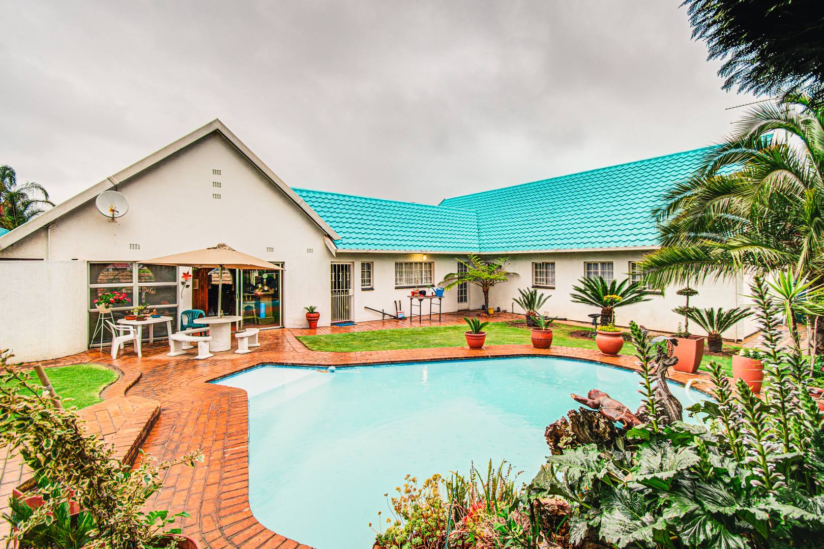 4 Bedroom House For Sale in Aston Manor RE/MAX™ of Southern Africa