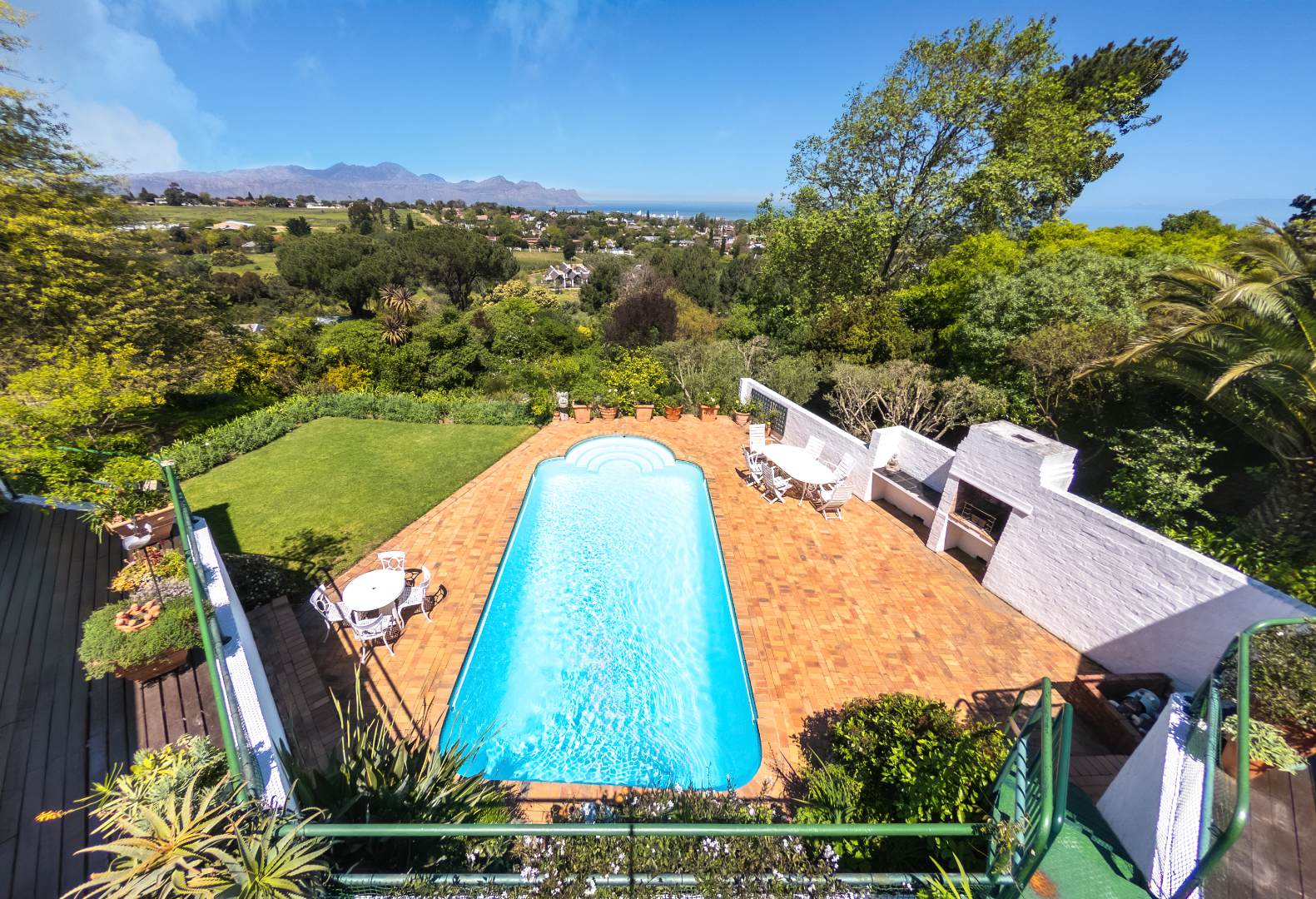 4 Bedroom House For Sale in Helderberg Estate RE/MAX™ of Southern Africa