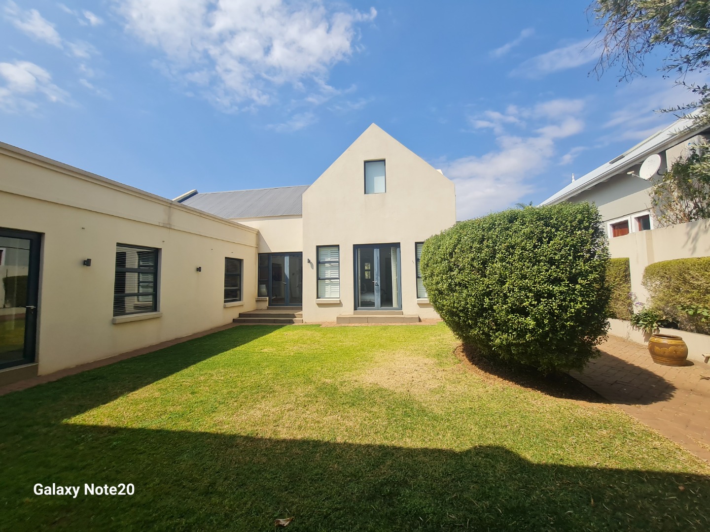 3 Bedroom House For Sale in Lakeside RE/MAX™ of Southern Africa