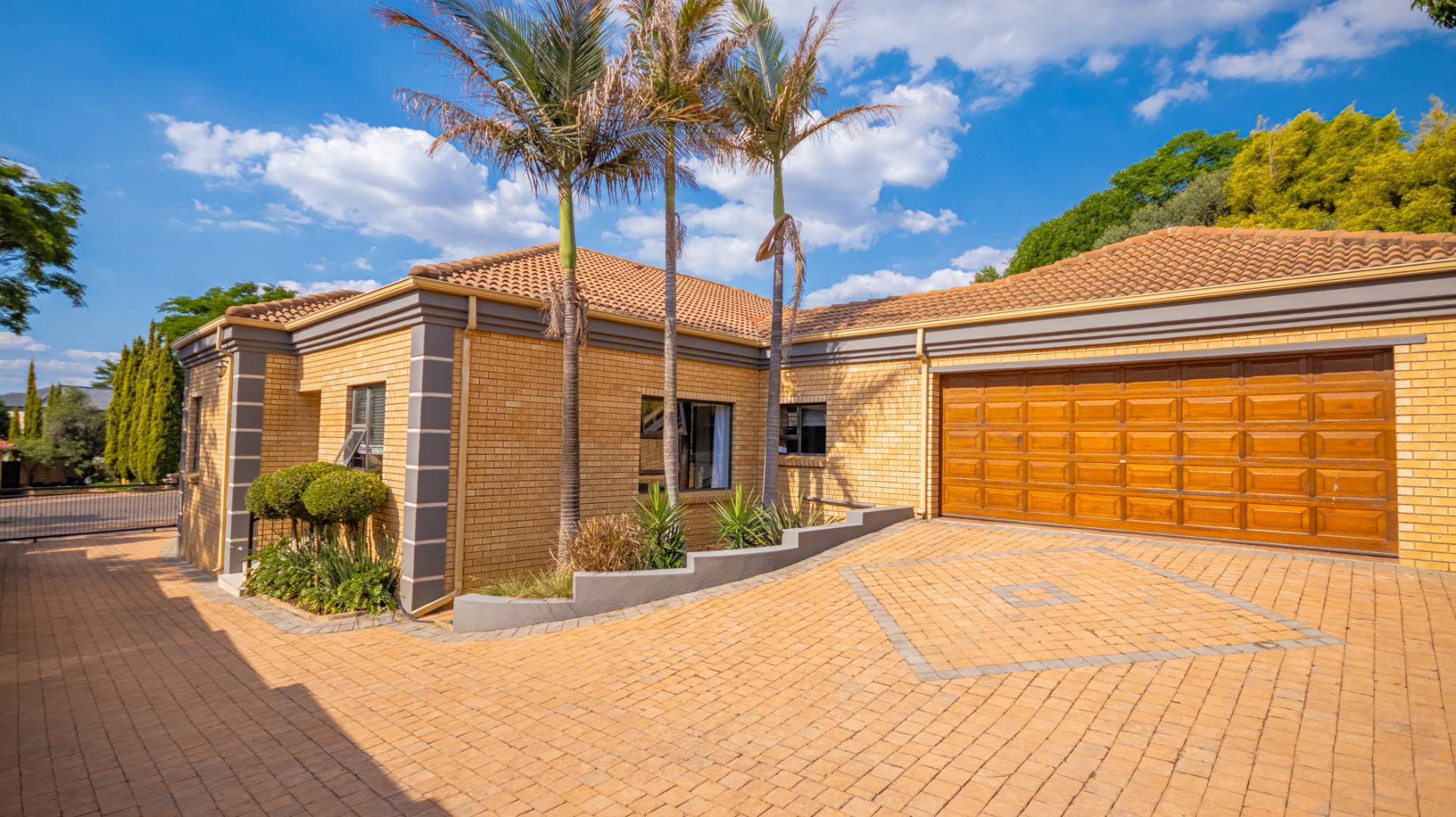 3 Bedroom House For Sale in Moreleta Park RE/MAX™ of Southern Africa