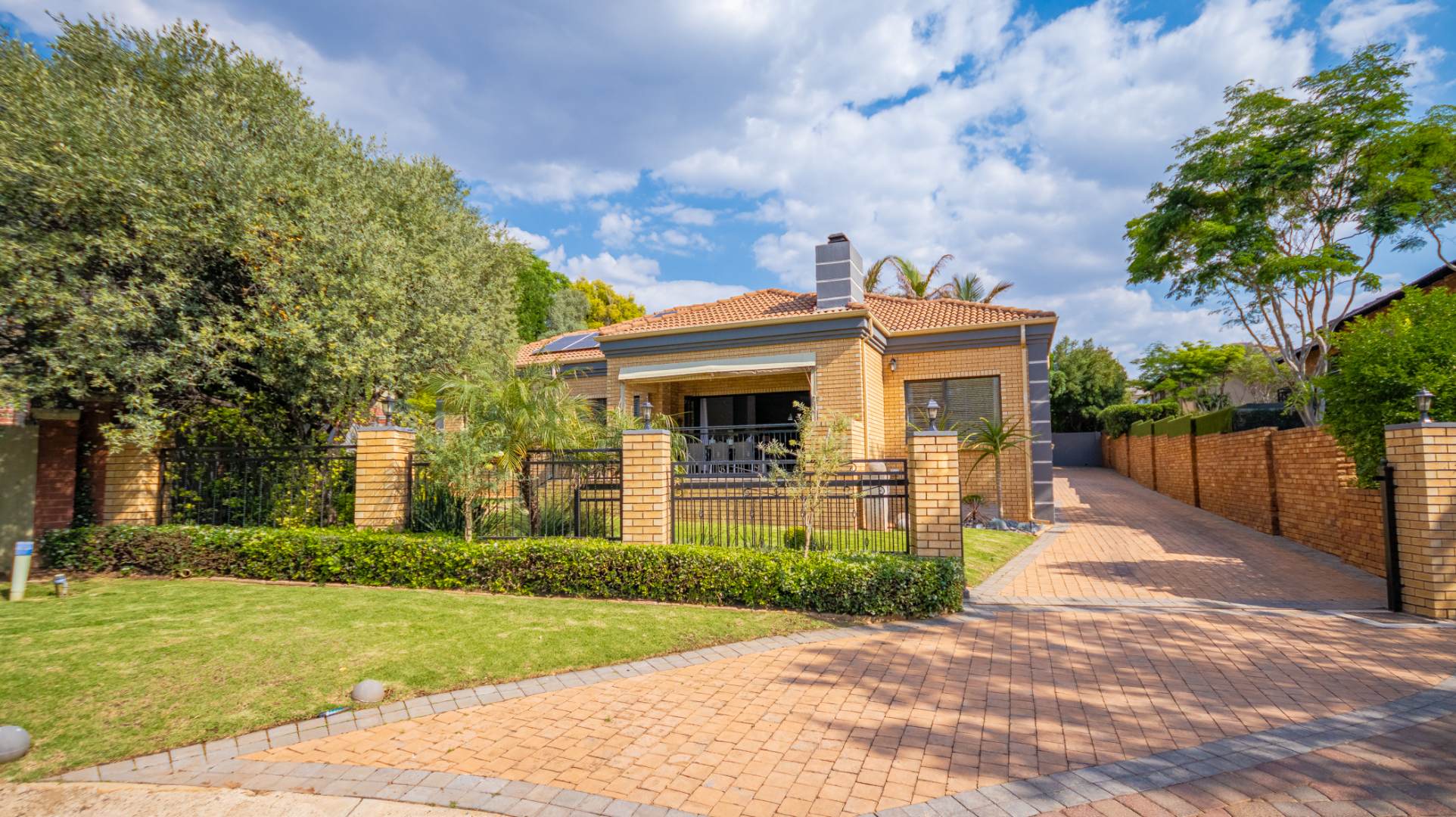 3 Bedroom House For Sale in Moreleta Park RE/MAX™ of Southern Africa