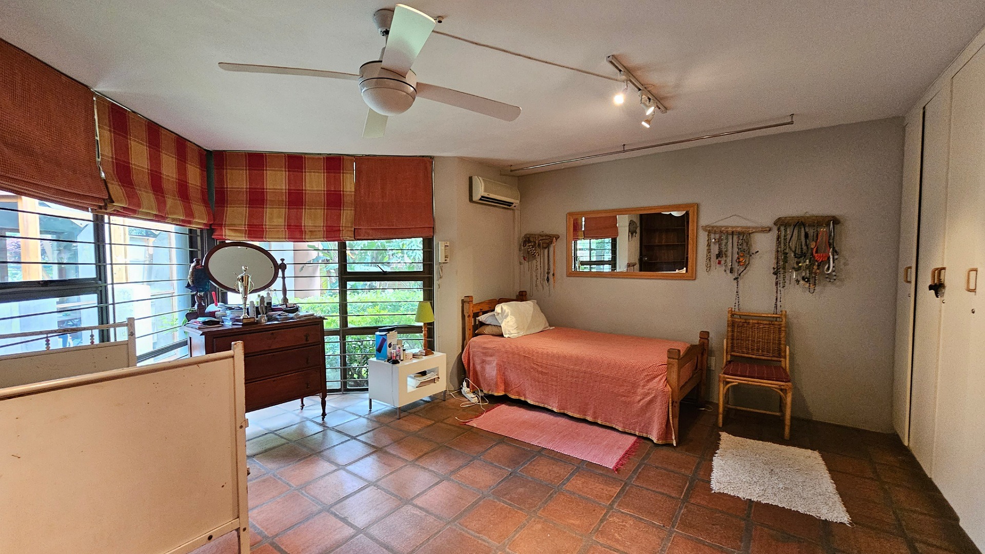 5 Bedroom House For Sale in Baileys Muckleneuk RE/MAX™ of Southern Africa