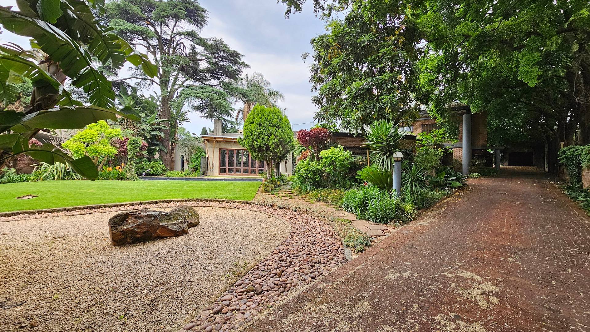 5 Bedroom House For Sale in Baileys Muckleneuk RE/MAX™ of Southern Africa