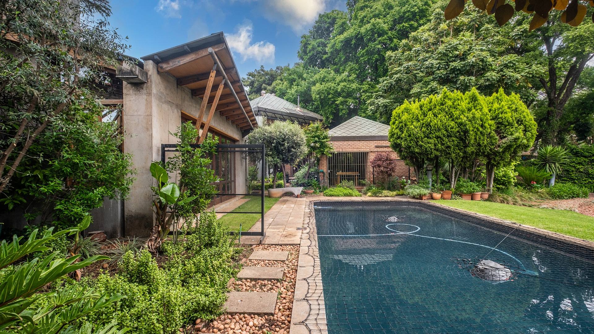 5 Bedroom House For Sale in Baileys Muckleneuk RE/MAX™ of Southern Africa